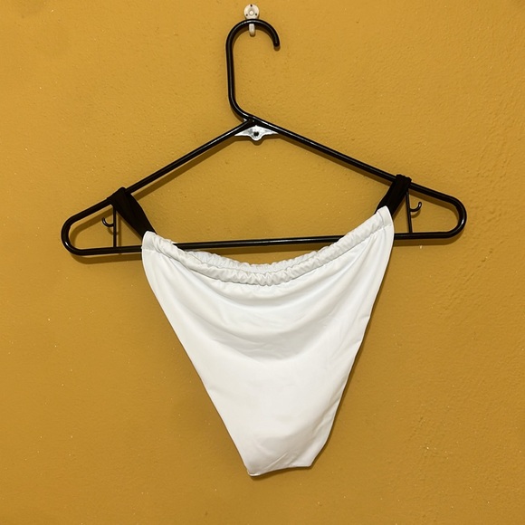 White bikini bottom brand new - Picture 2 of 3